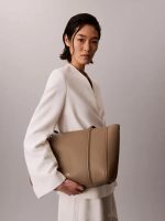 EMBLEM HW PEBBLE TOTE - Image 2