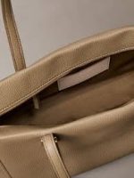 EMBLEM HW PEBBLE TOTE - Image 4