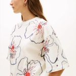 FLOWER GRAPHIC RLX C-NK SS TEE